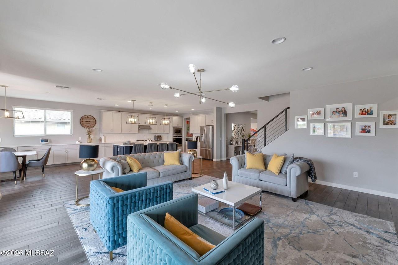 953 E Silver Ray Dr - Photo 6 of 36