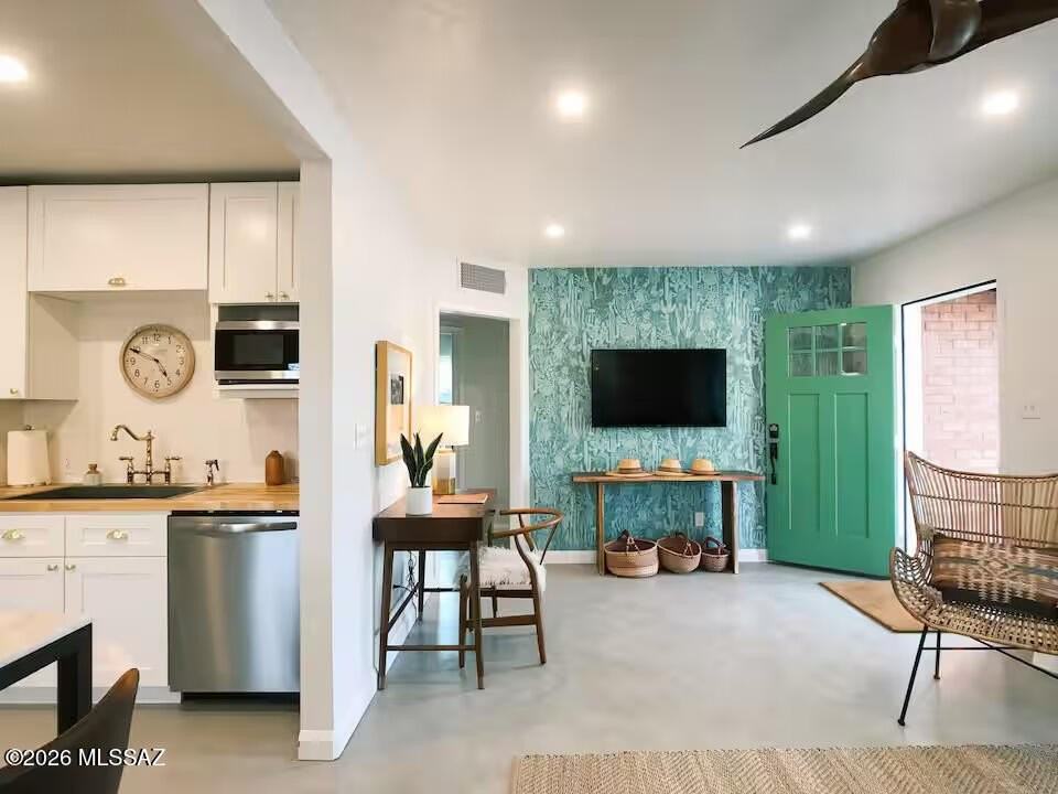 1402 E Roger Rd - Photo 2 of 23