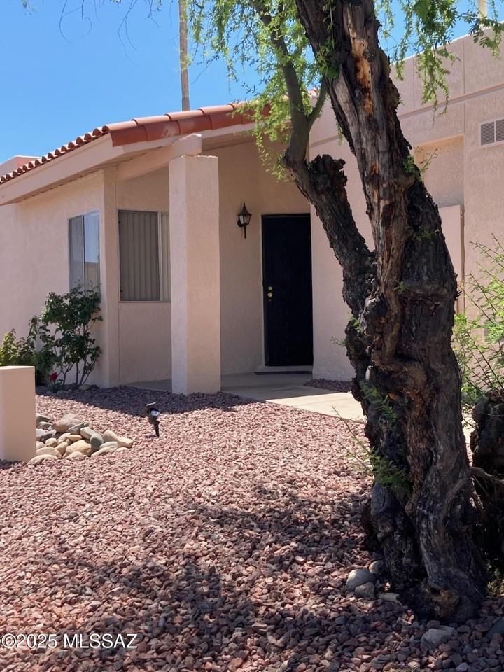 179 W Lillian Ln - Photo 2 of 13