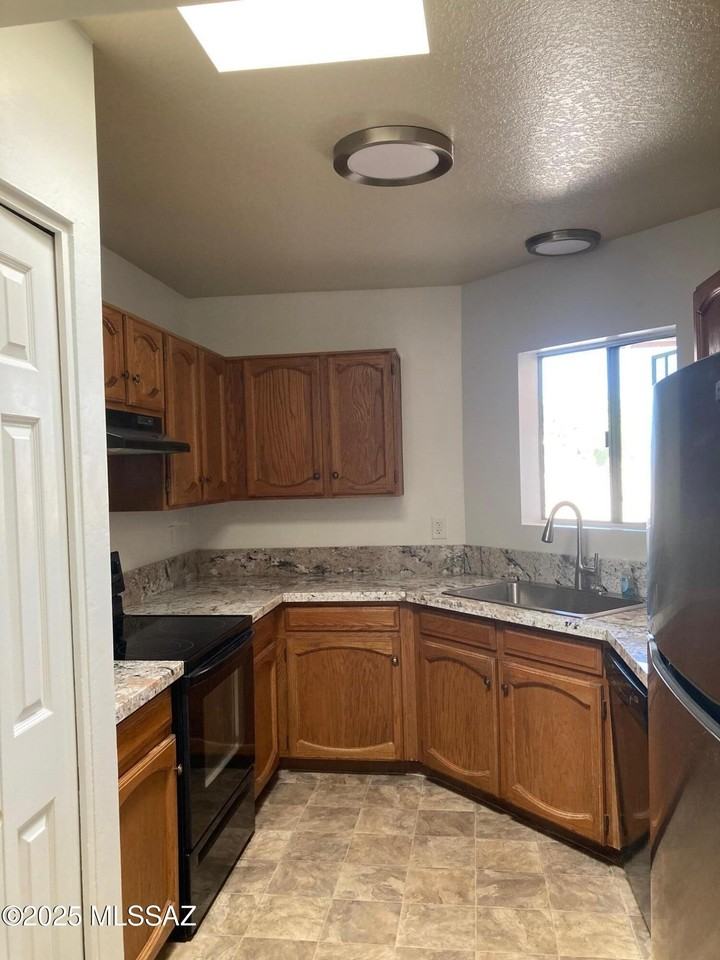 179 W Lillian Ln - Photo 3 of 13