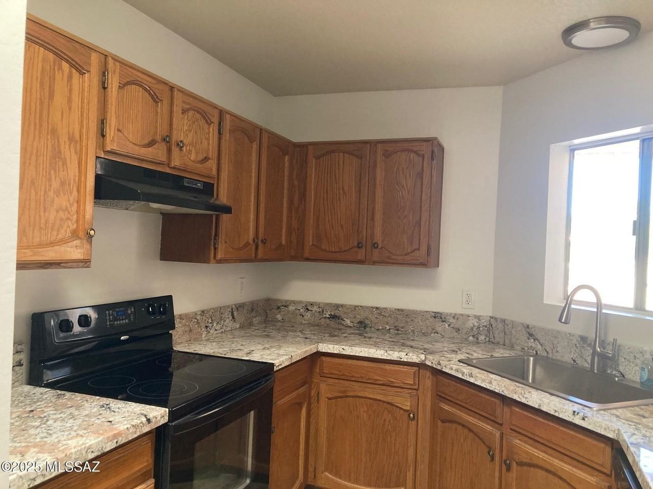 179 W Lillian Ln - Photo 4 of 13