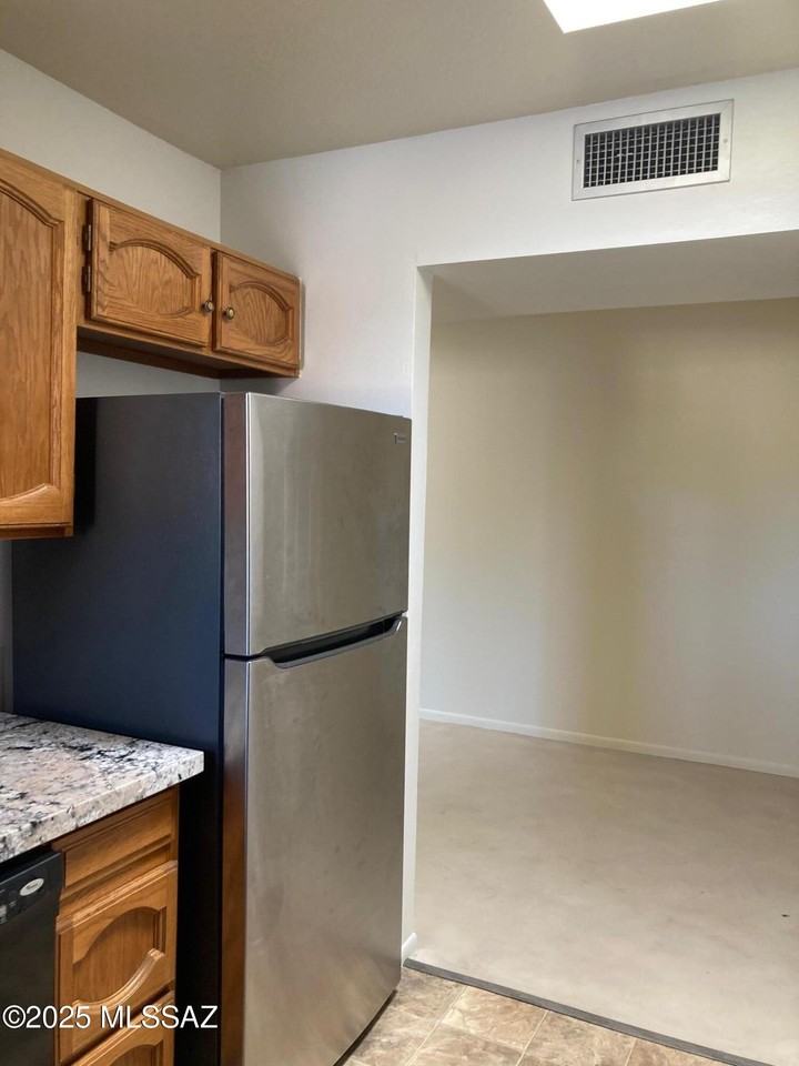 179 W Lillian Ln - Photo 5 of 13