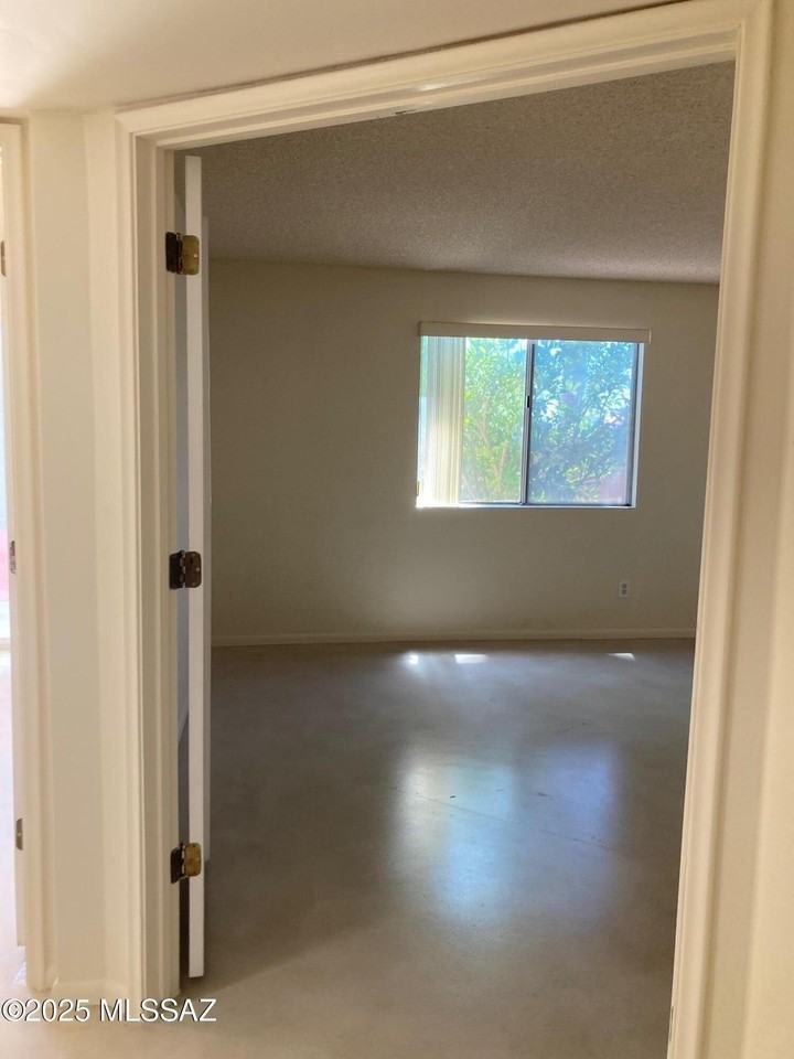 179 W Lillian Ln - Photo 7 of 13