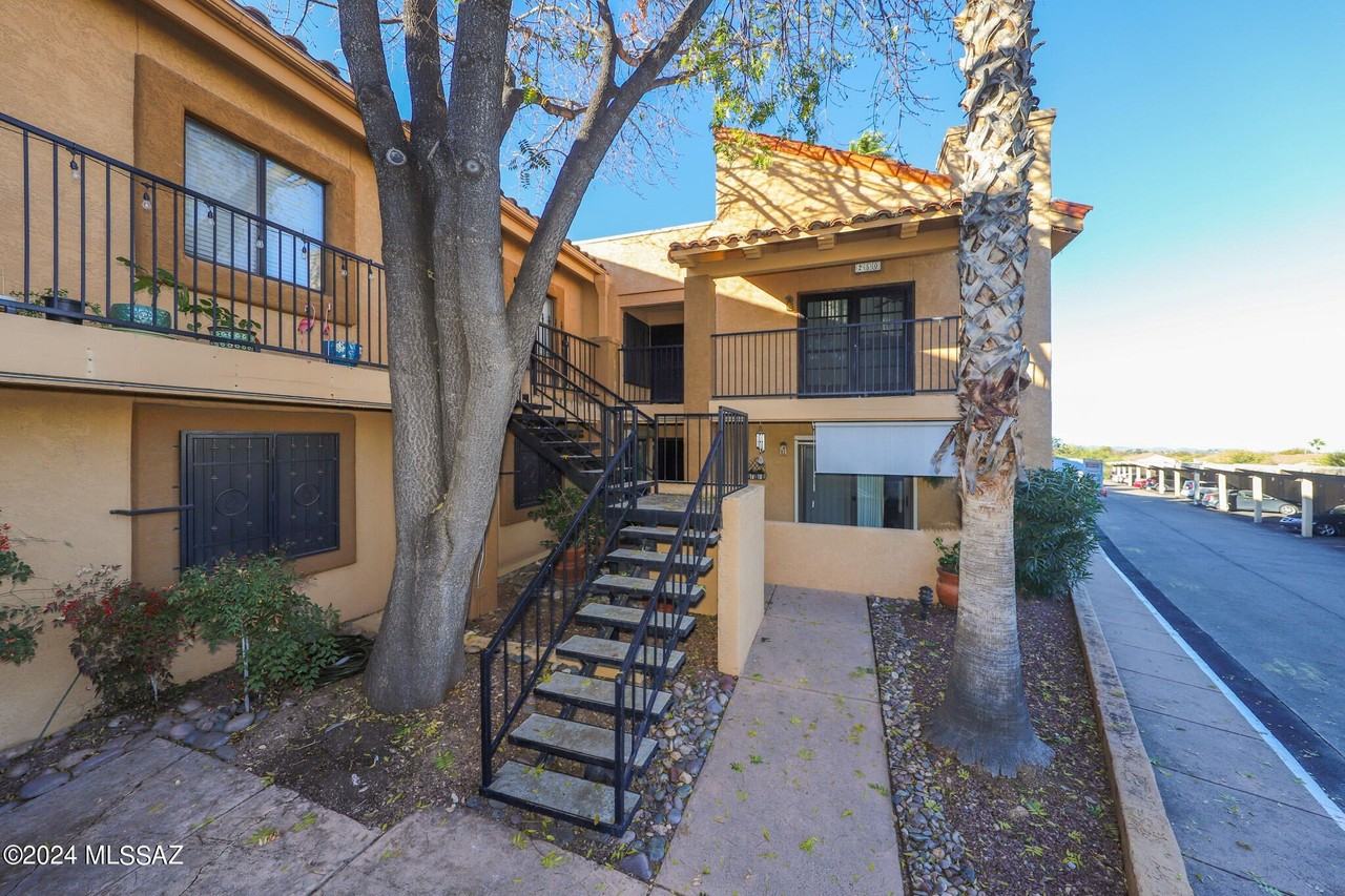 8271 N Oracle Rd Apt 250 - Photo 3 of 25