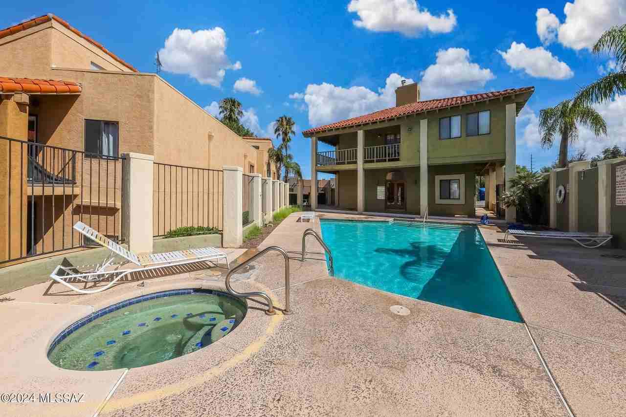 8271 N Oracle Rd Apt 250 - Photo 4 of 25