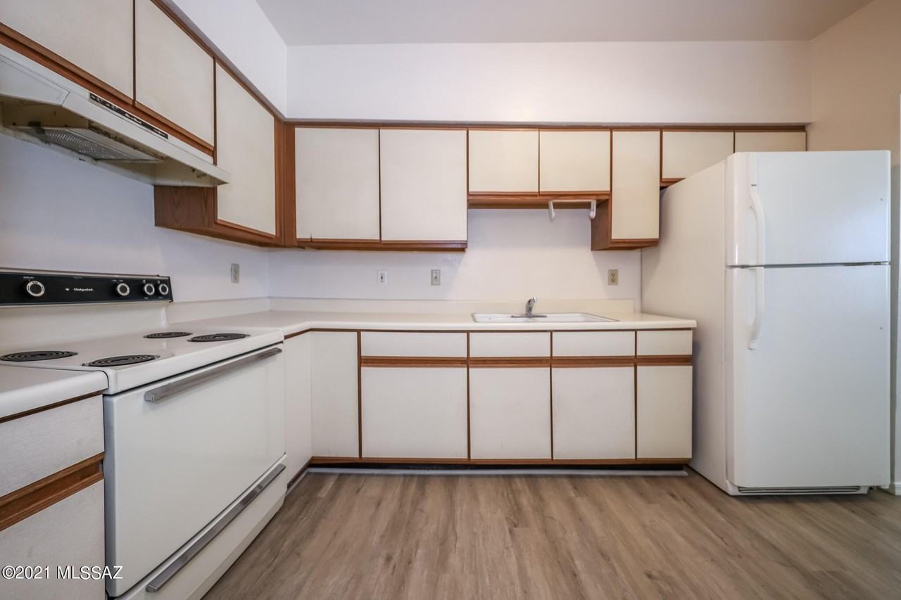 312 E 24th St #4 - Photo 2 of 16