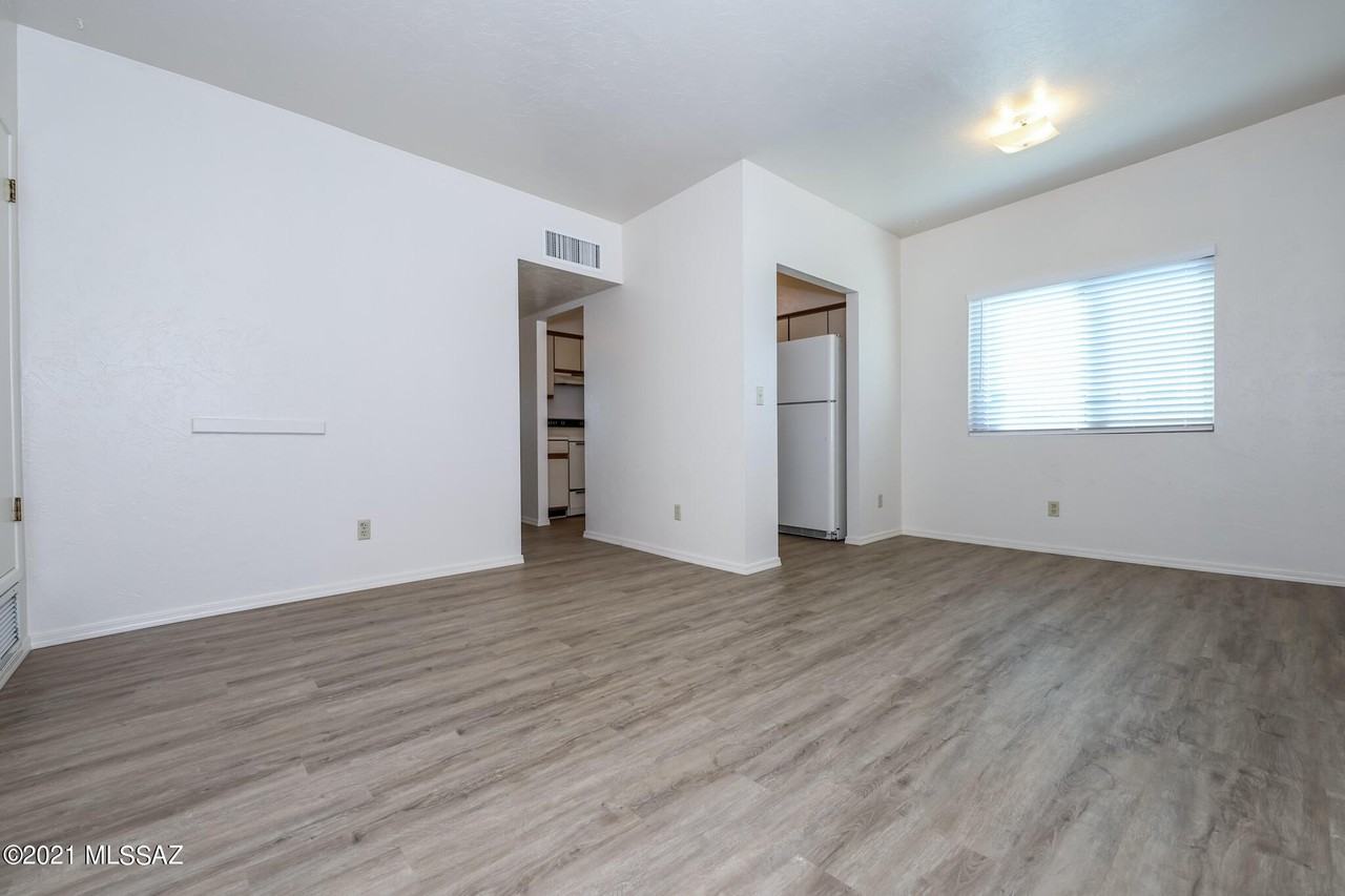 312 E 24th St #4 - Photo 3 of 16