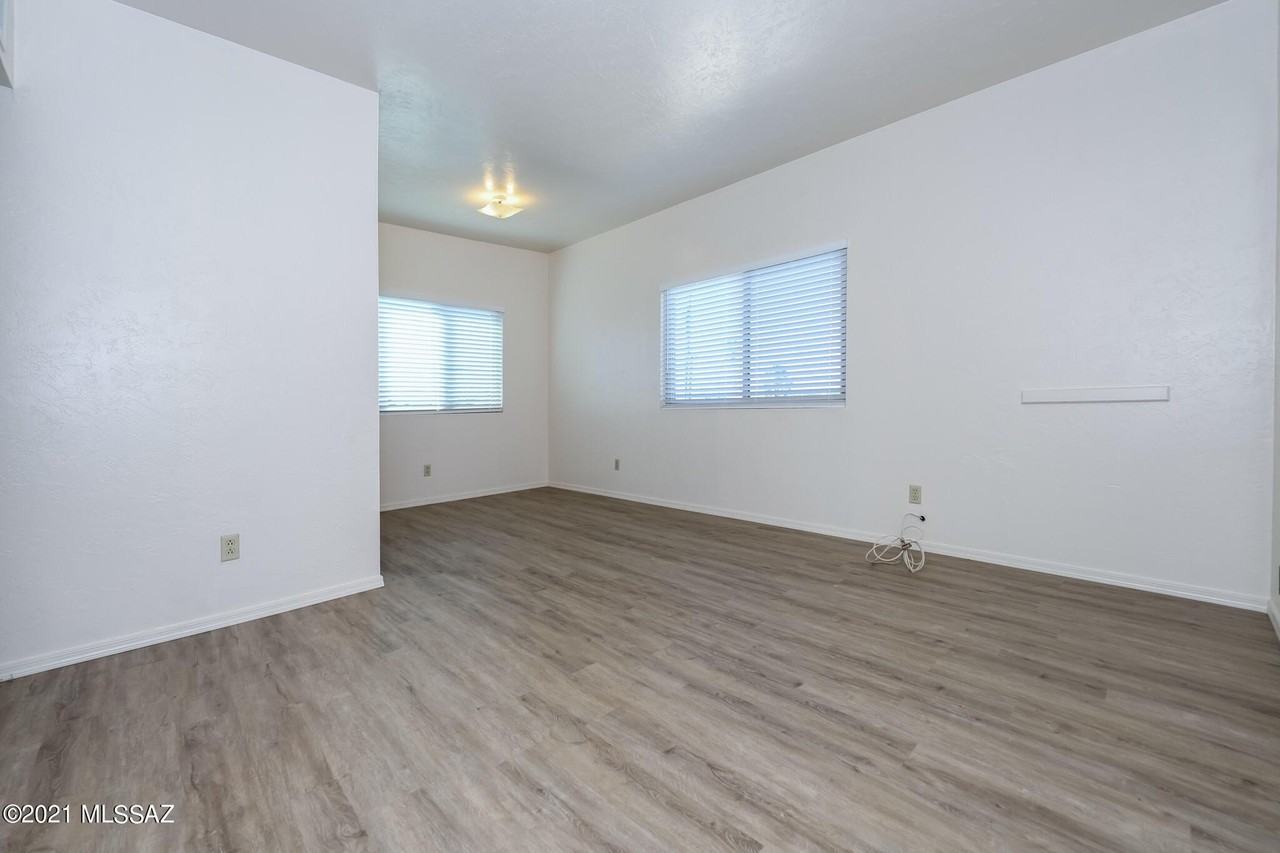 312 E 24th St #4 - Photo 4 of 16