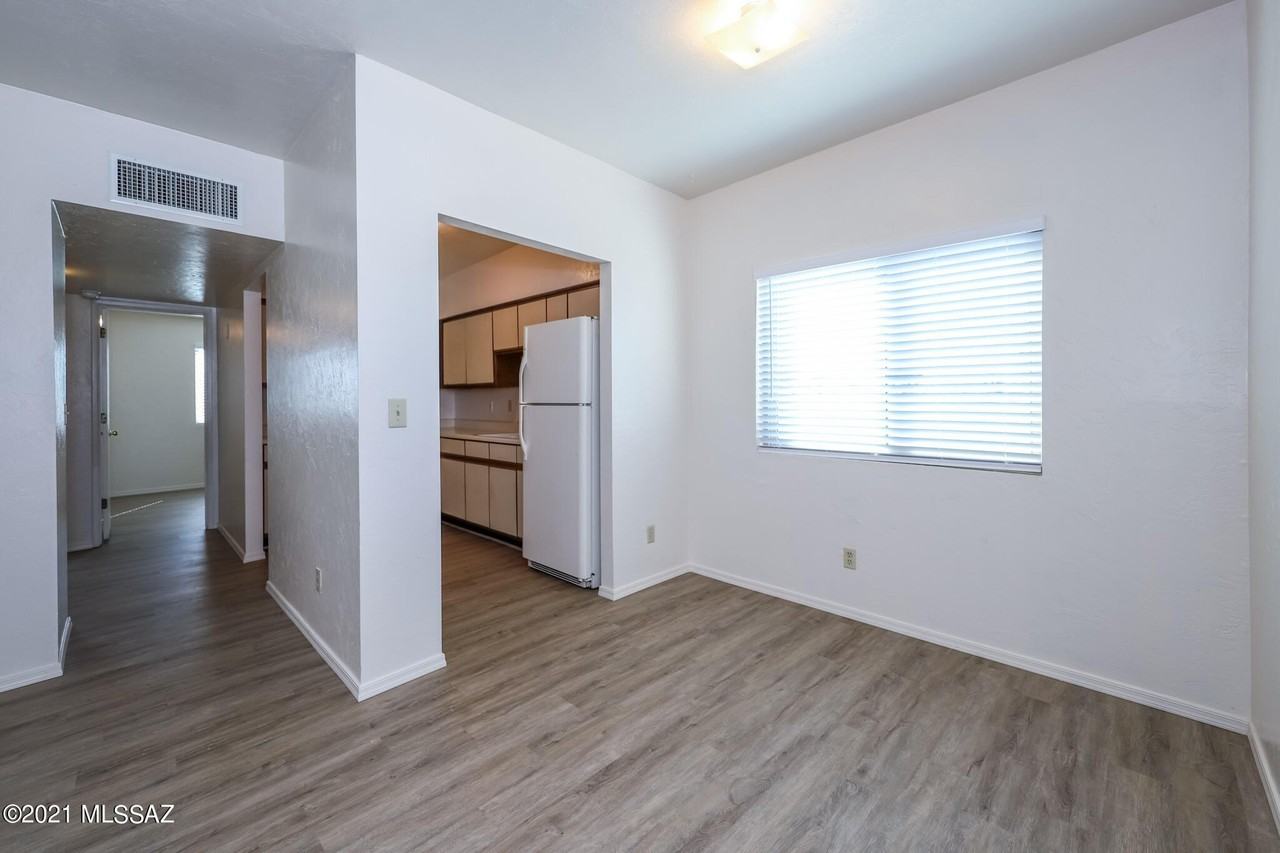 312 E 24th St #4 - Photo 5 of 16