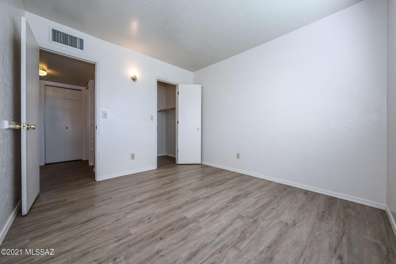 312 E 24th St #4 - Photo 7 of 16