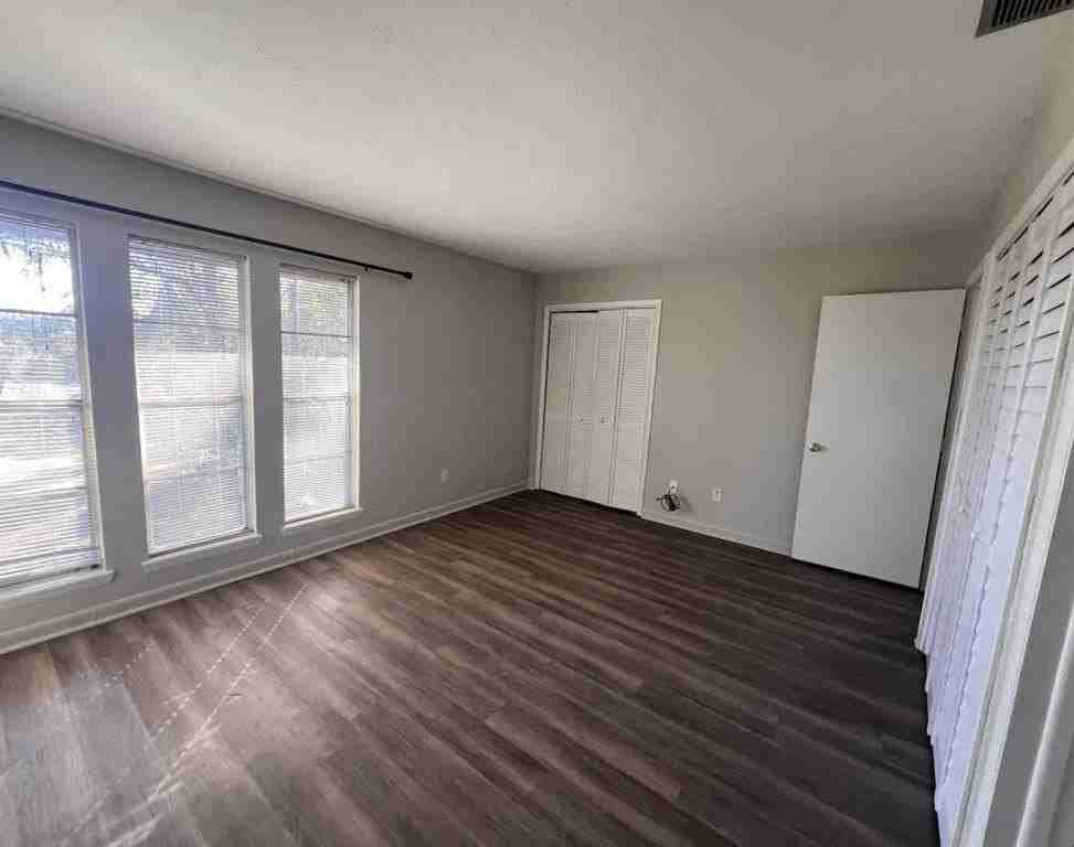 214 Westwood Dr - Photo 3 of 13