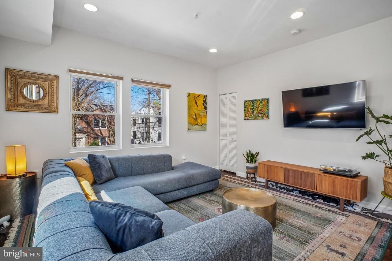 1346 Nicholson St Nw Apt 202 - Photo 4 of 24