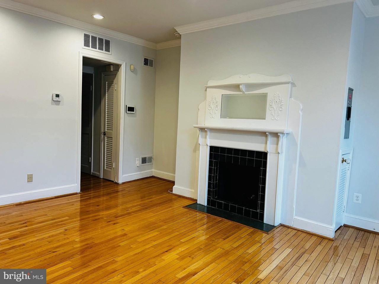 225 10th St Ne #1 - Photo 2 of 14