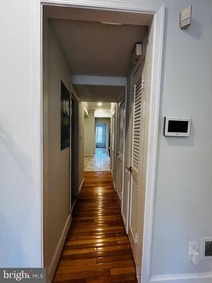 225 10th St Ne #1 - Photo 3 of 14