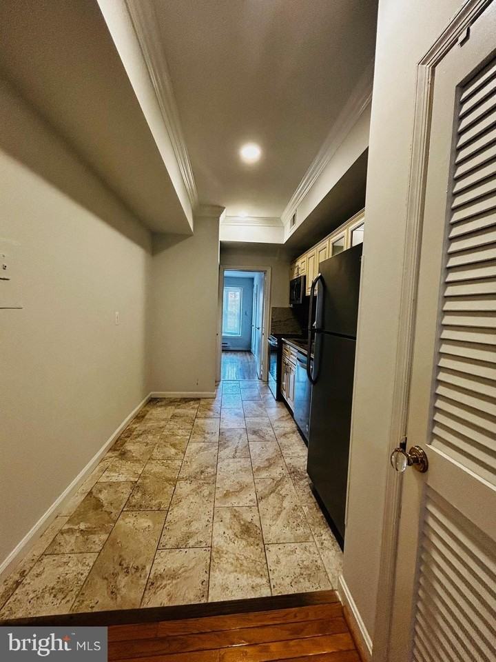 225 10th St Ne #1 - Photo 4 of 14