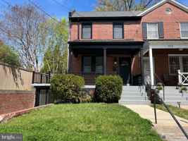 featured image of 327 Whittier St Nw #A