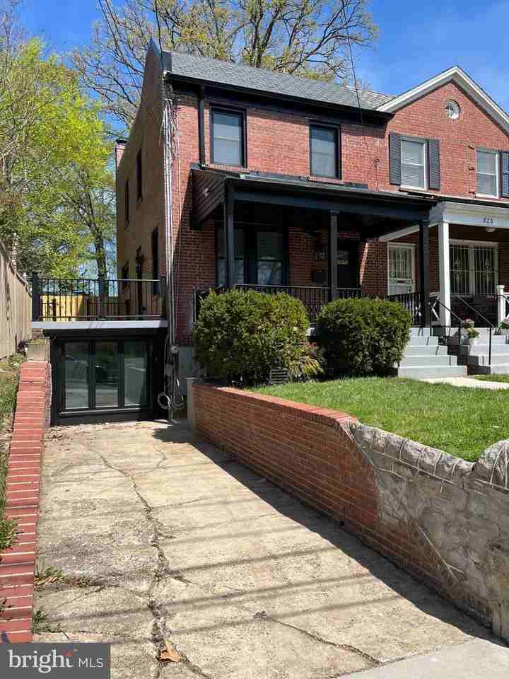 327 Whittier St Nw #A - Photo 2 of 50