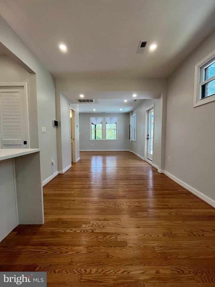 327 Whittier St Nw #A - Photo 5 of 50