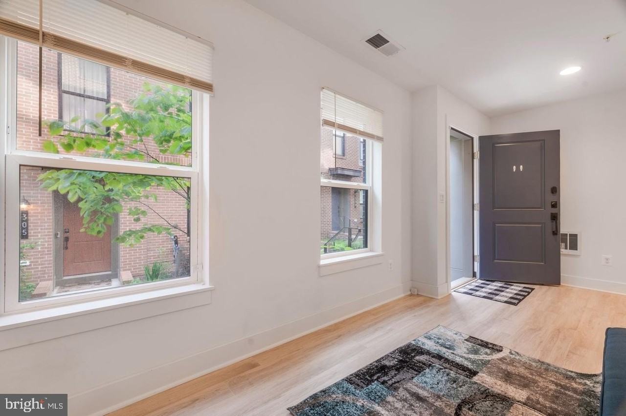 317 Riggs Park Pl Ne - Photo 5 of 37