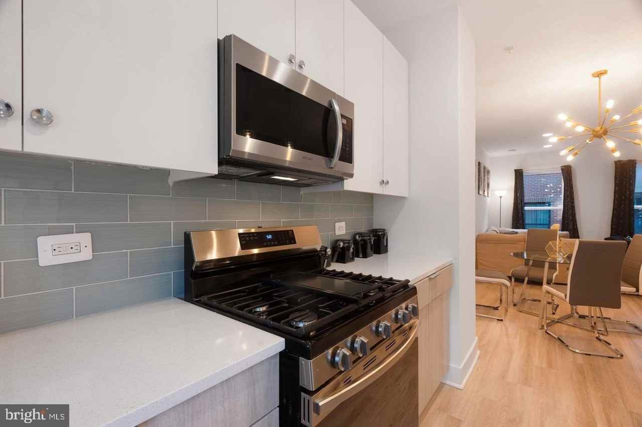 317 Riggs Park Pl Ne - Photo 7 of 37