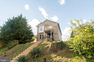 featured image of 824 48th Pl Ne