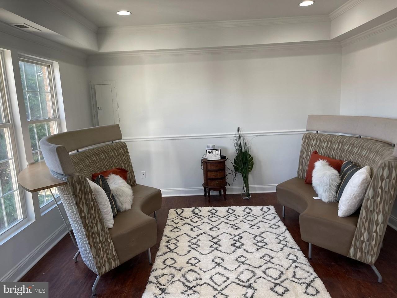 824 48th Pl Ne - Photo 2 of 5