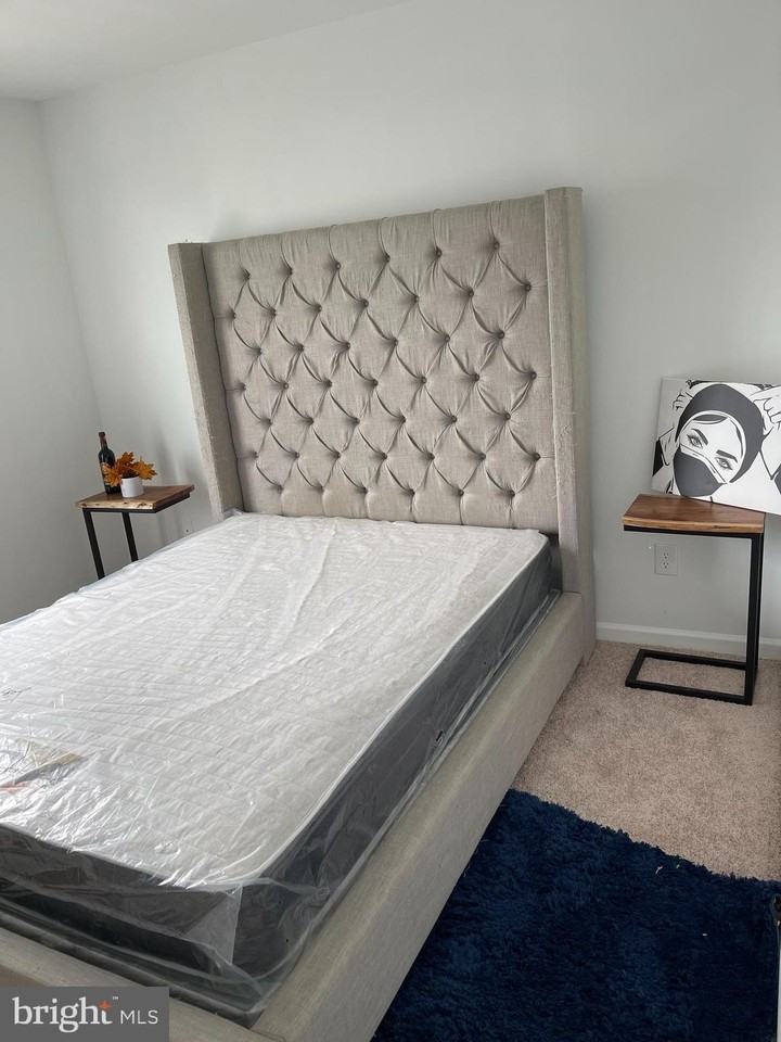 824 48th Pl Ne - Photo 4 of 5