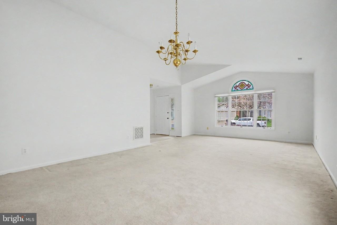 795 Eastern Point Rd - Photo 3 of 38