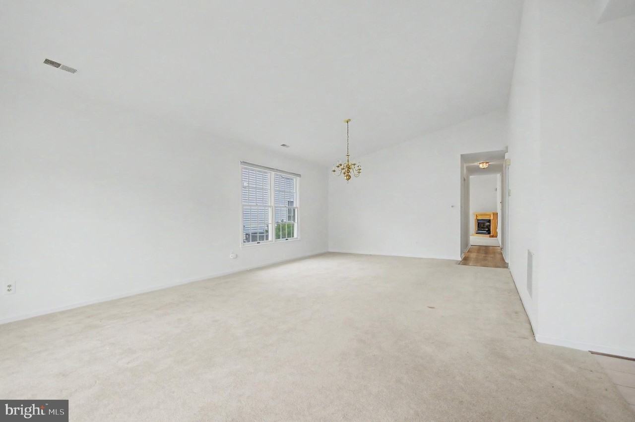 795 Eastern Point Rd - Photo 4 of 38