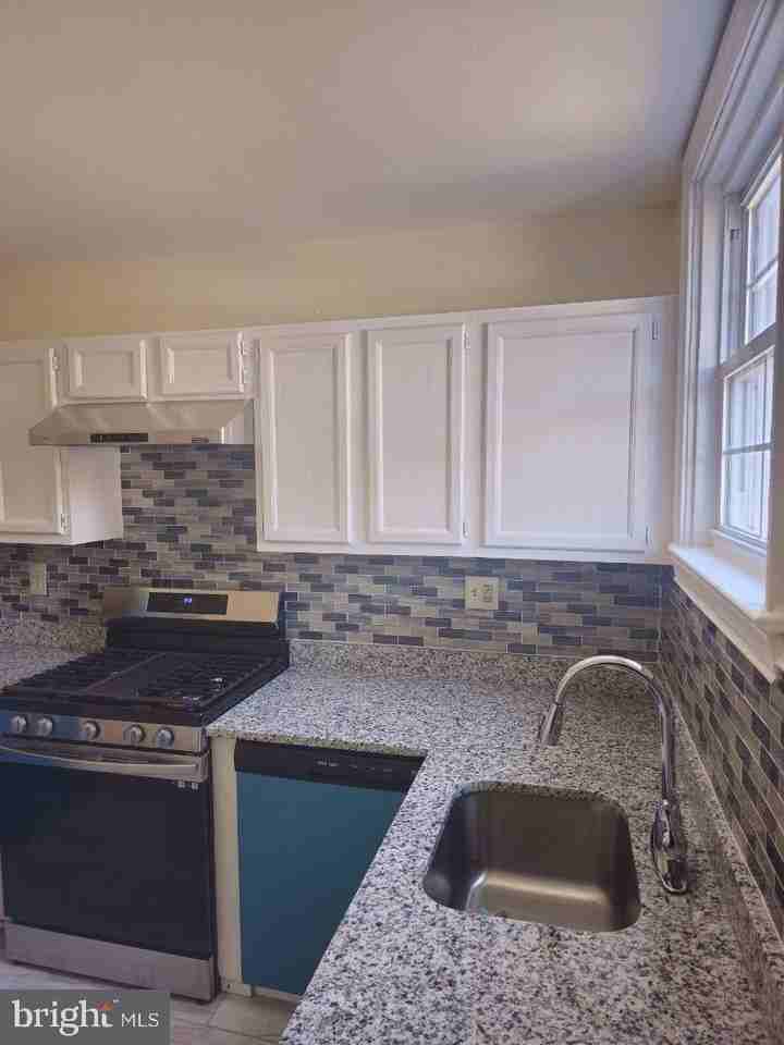 3914 Gelston Dr - Photo 4 of 28