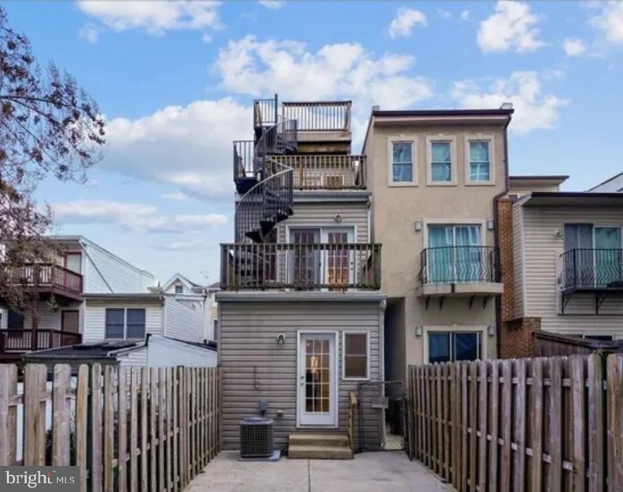 111 E Cross St - Photo 3 of 36