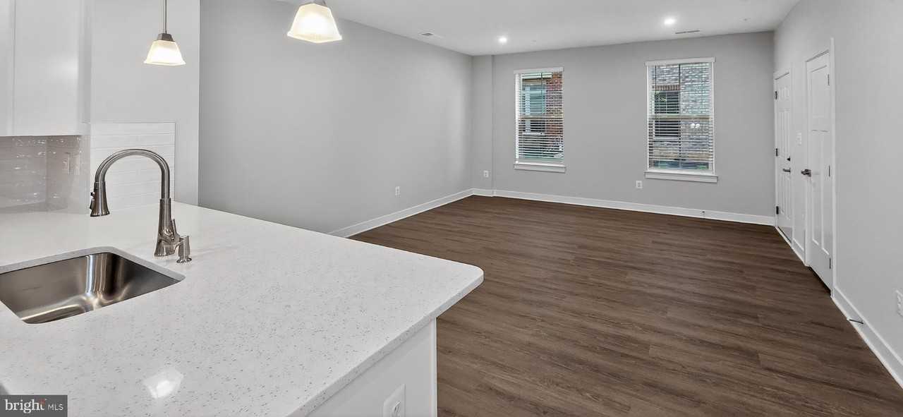 2542 Verona Pl Unit A - Photo 7 of 27