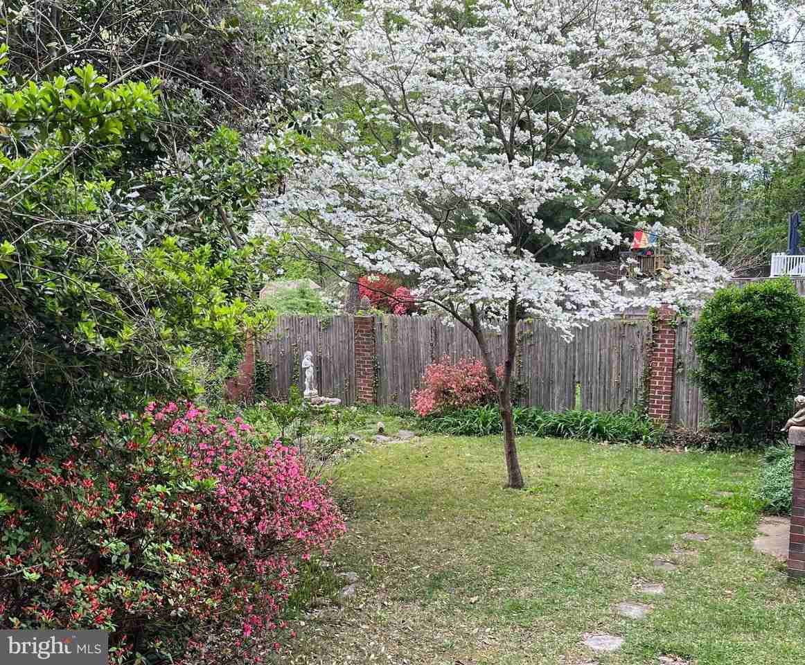 8904 Grant St - Photo 5 of 36