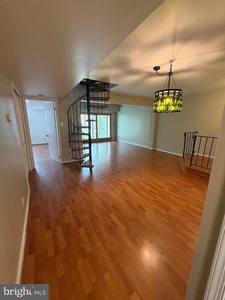 15 Pickering Ct #201 - Photo 4 of 22