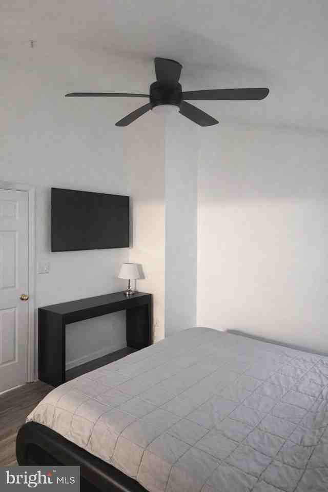 4423 Swindon Ter - Photo 4 of 15