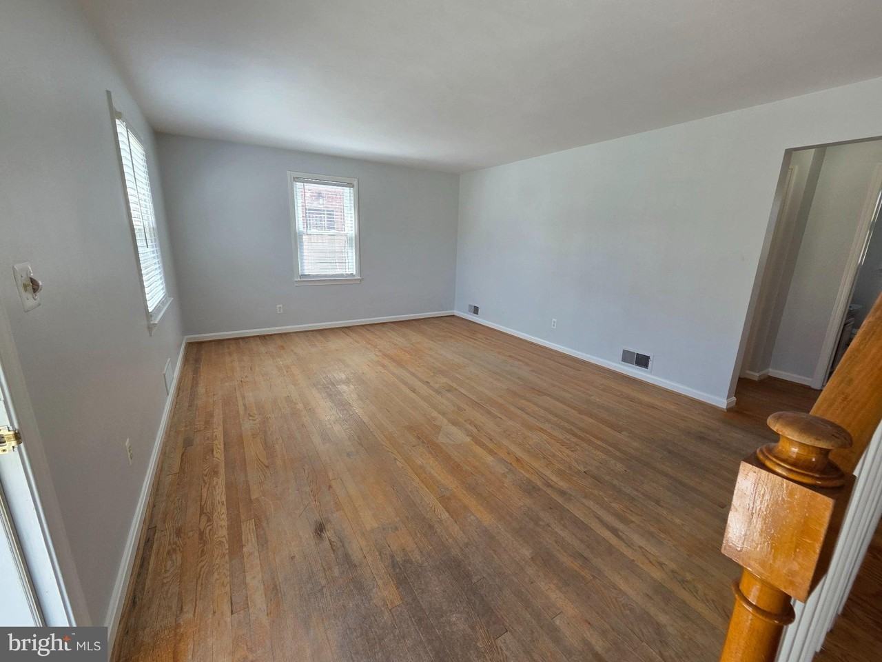 6412 Foster St - Photo 4 of 36