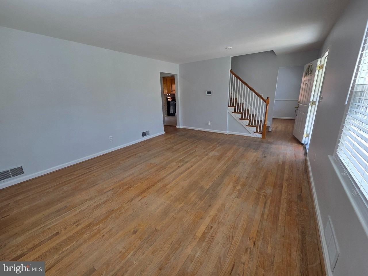 6412 Foster St - Photo 5 of 36