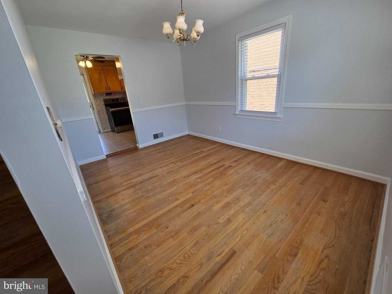 6412 Foster St - Photo 7 of 36