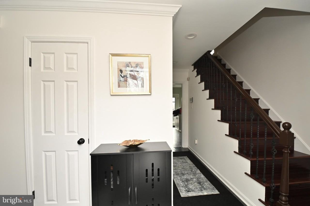 6431 Forest Rd - Photo 3 of 42