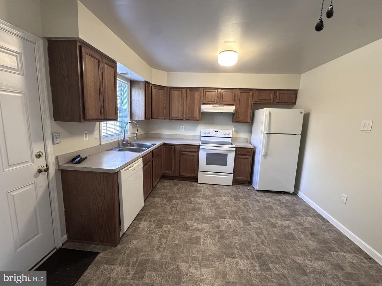 38300 Chaptico Rd - Photo 5 of 31