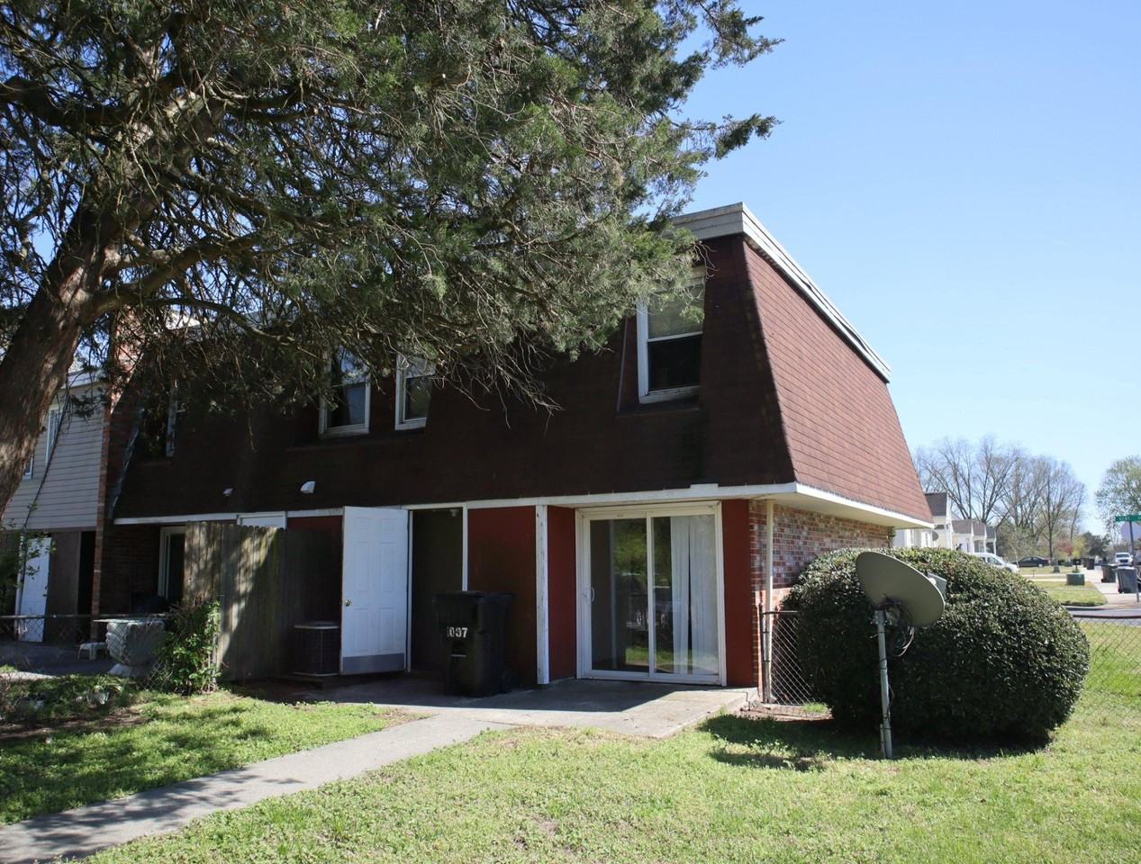 1007 Kent Ave - Photo 3 of 30