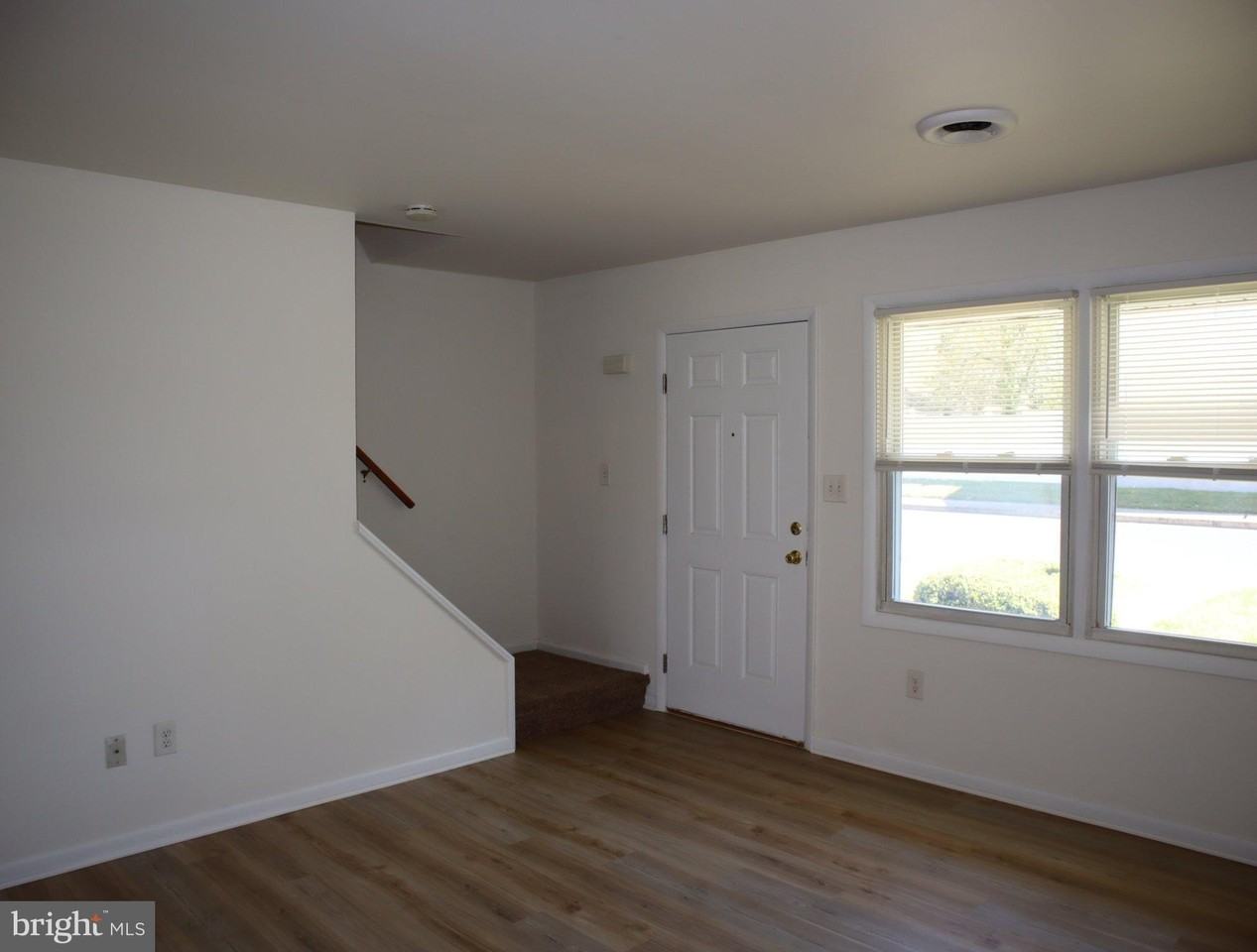 1007 Kent Ave - Photo 5 of 30