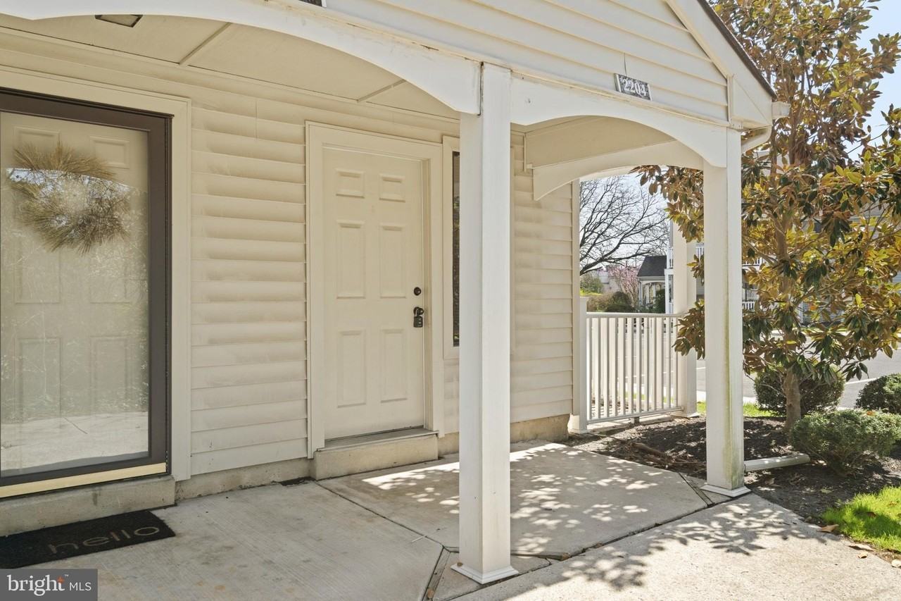2204 Sandra Rd - Photo 2 of 41