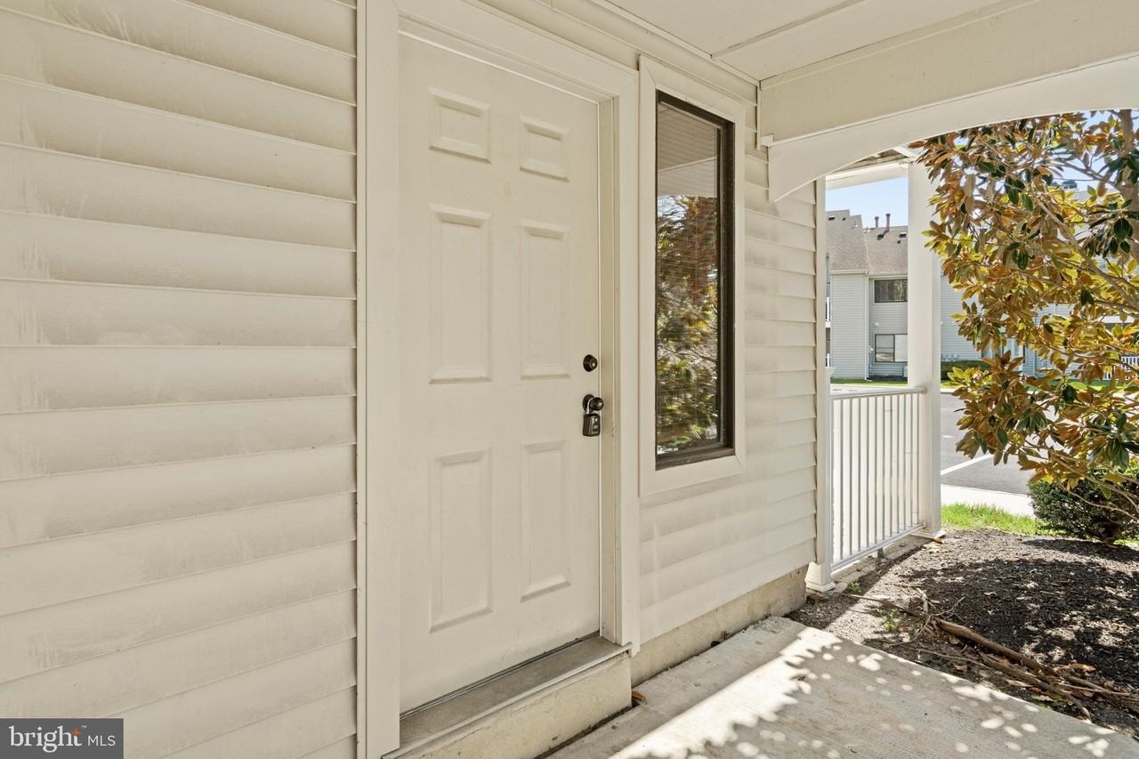 2204 Sandra Rd - Photo 3 of 41