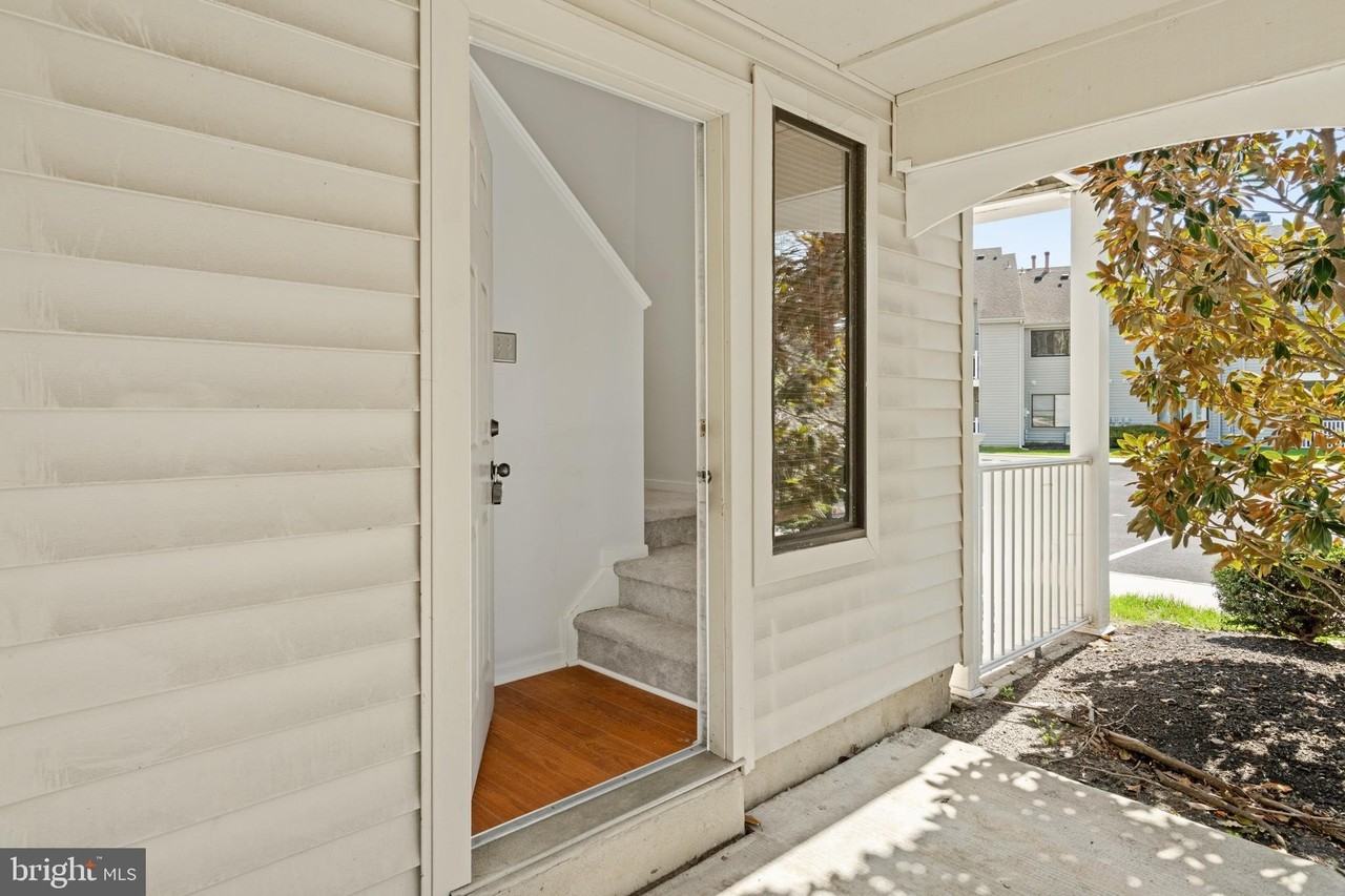 2204 Sandra Rd - Photo 4 of 41