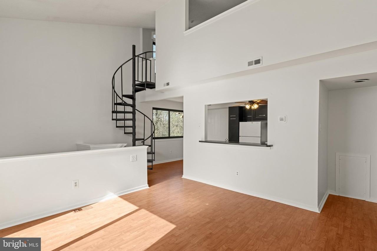 2204 Sandra Rd - Photo 5 of 41