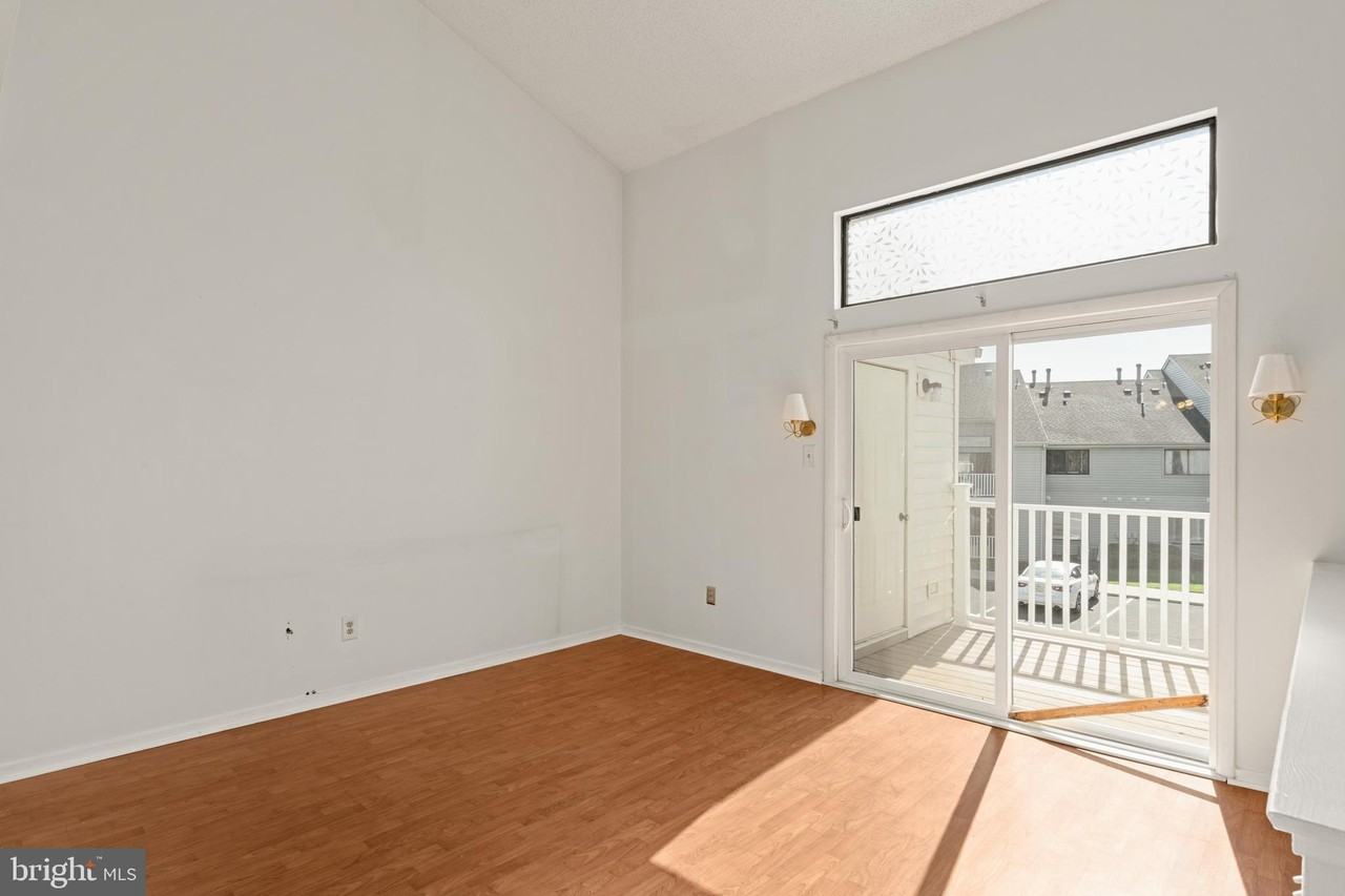 2204 Sandra Rd - Photo 7 of 41