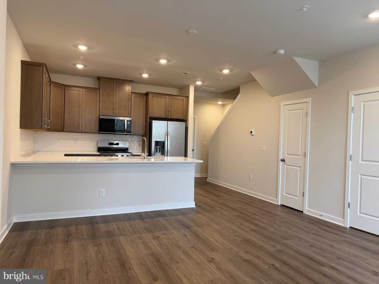 777 Platinum Dr - Photo 5 of 39