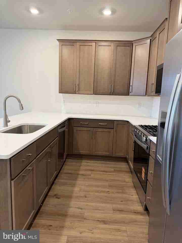 777 Platinum Dr - Photo 7 of 39