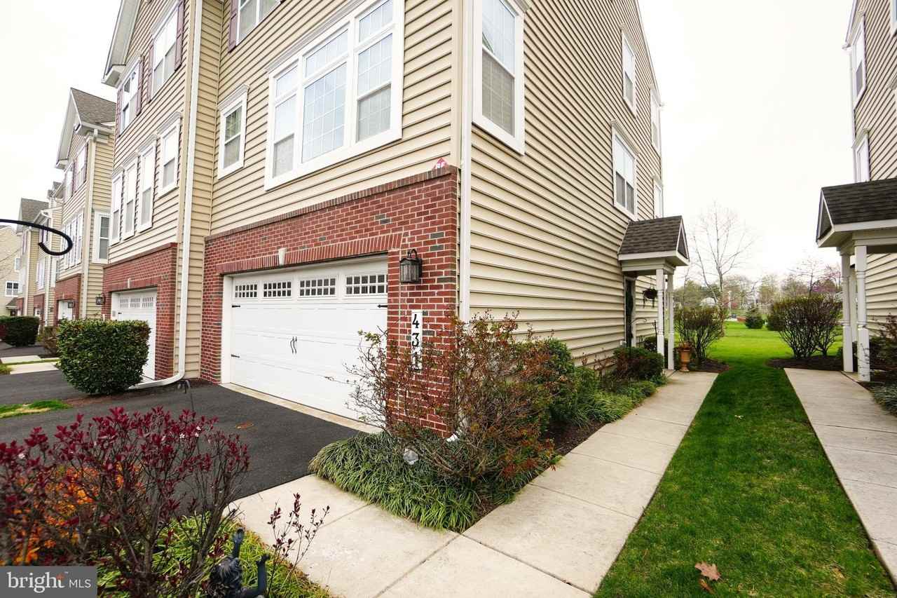 431 Williamson Ct - Photo 3 of 42